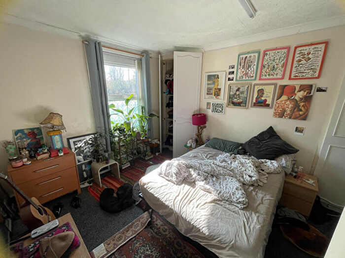 2 Bedroom Flat To Rent In Cardigan Road, Hyde Park, Leeds, LS6