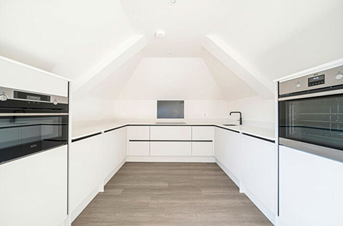 2 Bedroom Flat For Sale In Hyde Street, Winchester, Hampshire, SO23