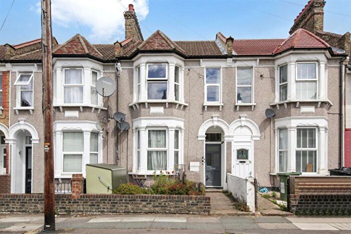 2 Bedroom Apartment For Sale In Farley Road, London, SE6