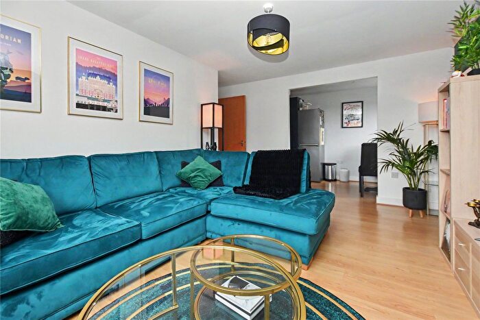 2 Bedroom Flat For Sale In Pavilion Gardens, Farsley, Pudsey, West Yorkshire, LS28