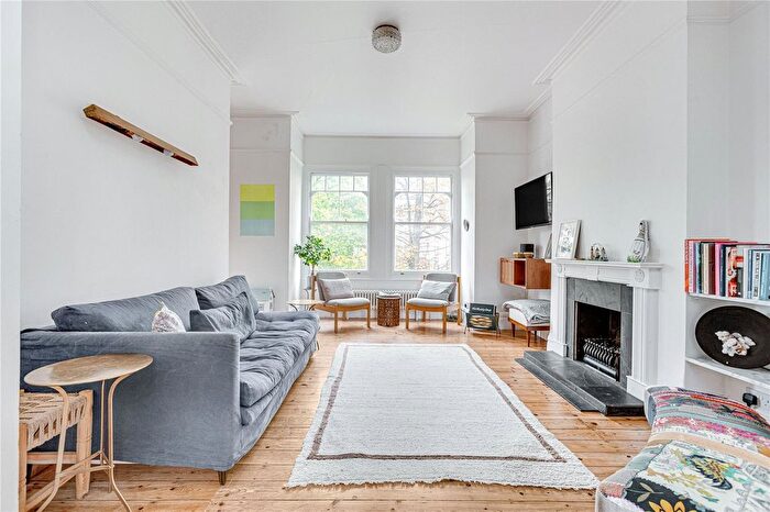 3 Bedroom Maisonette To Rent In Wix's Lane, Clapham Common, SW4