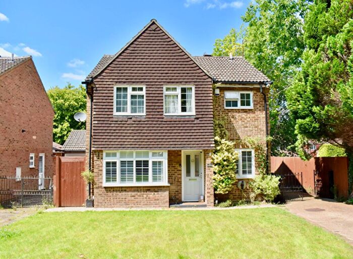 4 Bedroom Detached House For Sale In Beauclare Close, Leatherhead, KT22