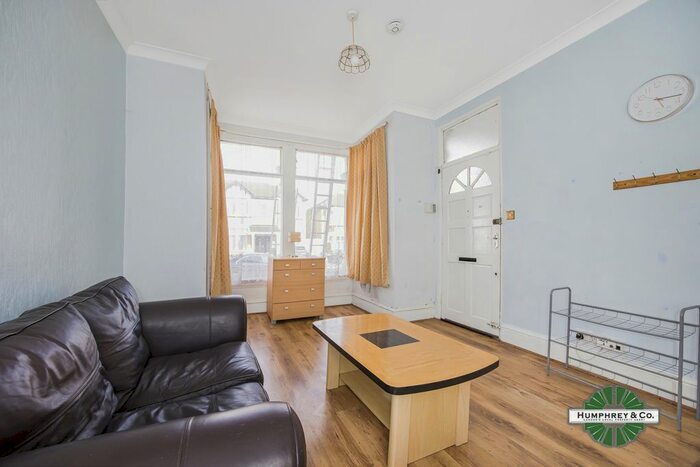 1 Bedroom Flat To Rent In Mayfair Avenue, Ilford, IG1