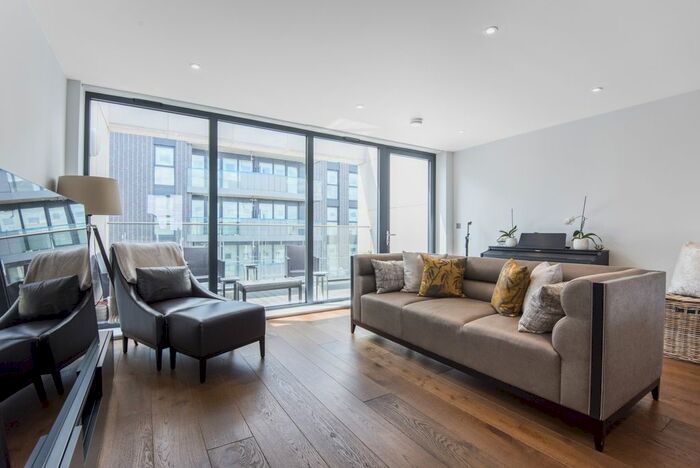 3 Bedroom Flat To Rent In Hawthorne Crescent, London, SE10