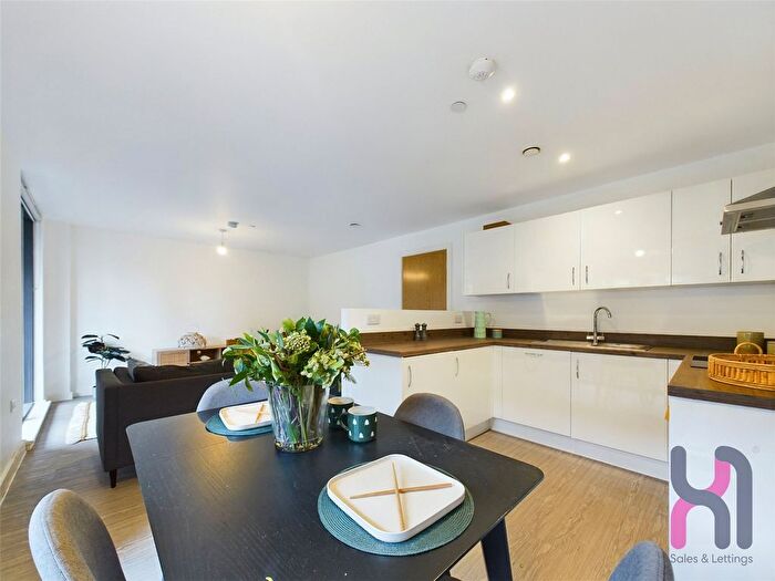 3 Bedroom Flat To Rent In The Landmark, Liverpool Street, Salford, M5