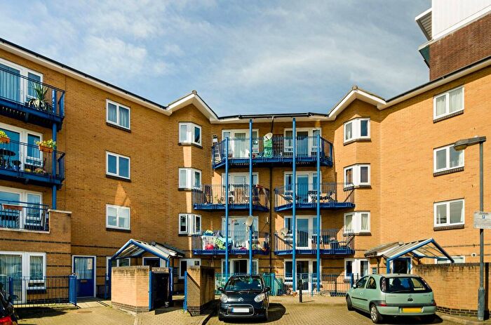 1 Bedroom Flat To Rent In Woodger Road, Shepherd's Bush, London, W12