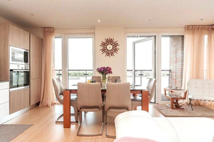 2 Bedroom Flat For Sale In Duke Of Wellington Avenue, SE18