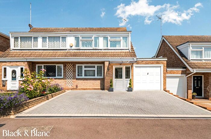 3 Bedroom Semi-Detached House For Sale In Pinks Hill, Swanley, BR8