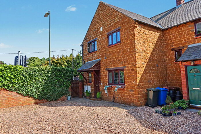 4 Bedroom End Of Terrace House For Sale In Adderbury Court, Adderbury, Banbury, OX17