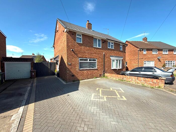 2 Bedroom Semi Detached House For Sale In Oakwood Drive, Sundon Park, Luton, Bedfordshire, LU3