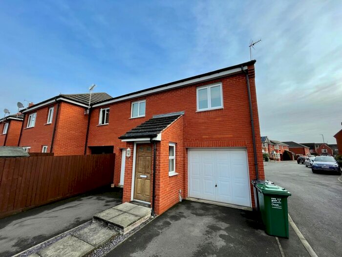 2 Bedroom Flat To Rent In Wildhay Brook, Hilton, Derby DE65