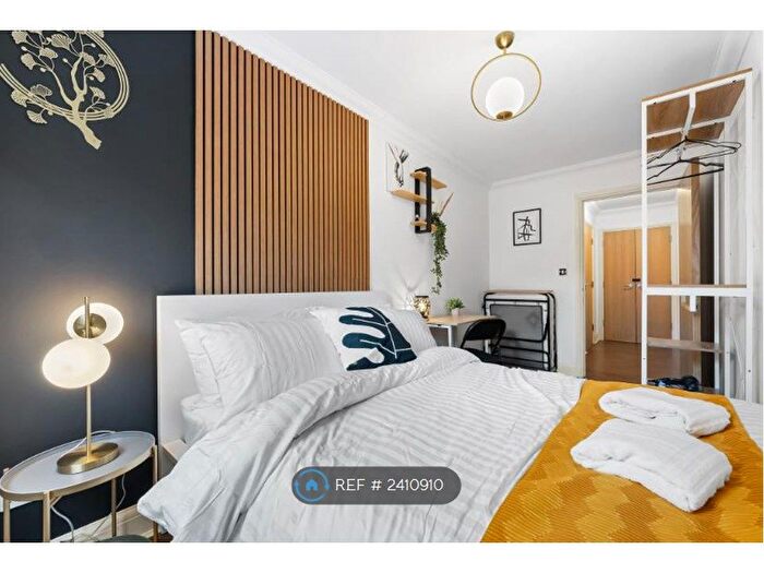 3 Bedroom Flat To Rent In Campbell Road, London, E3