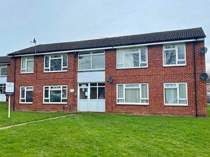 2 Bedroom Flat For Sale In Simmons Close, Hedge End, Southampton, Hampshire, SO30