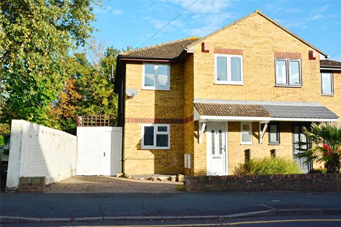 3 Bedroom Semi-Detached House To Rent In Hainault Street, London, SE9