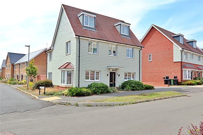 5 Bedroom Detached House For Sale In Pembroke Lane, Whitehouse, MK8