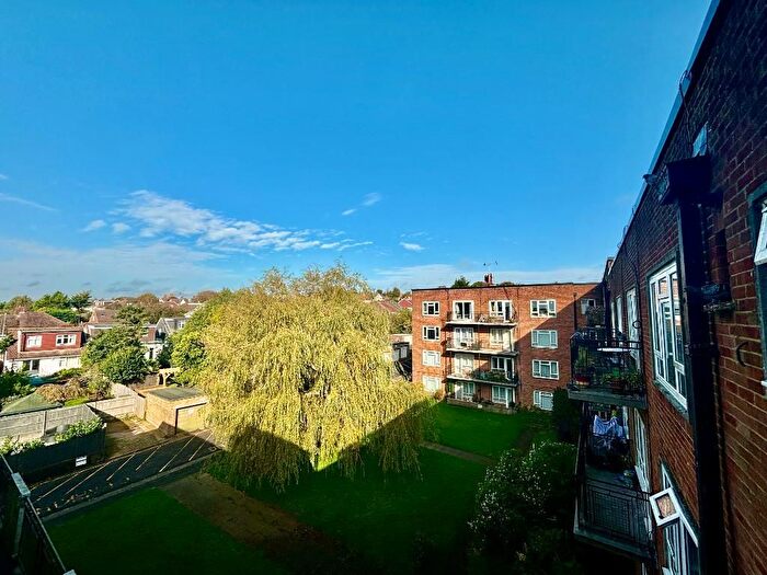 2 Bedroom Flat To Rent In Kingston Close, Hangleton, BN3