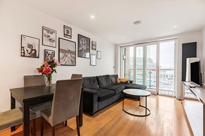 2 Bedroom Flat To Rent In Battersea Park Road, Nine Elms, SW8