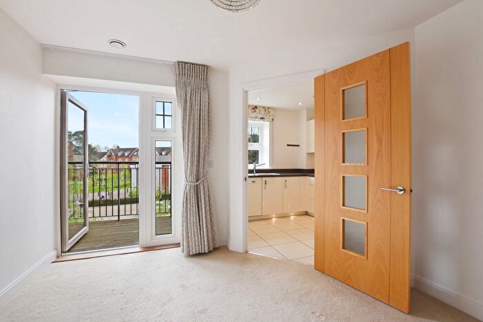 2 Bedroom Flat To Rent In Marple Lane, Chalfont St. Peter, Gerrards Cross, SL9