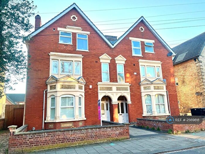 2 Bedroom Flat To Rent In Chaucer Road, Bedford, MK40