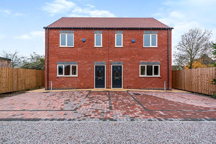 3 Bedroom Semi-Detached House To Rent In London Road, Balderton, Newark, NG24