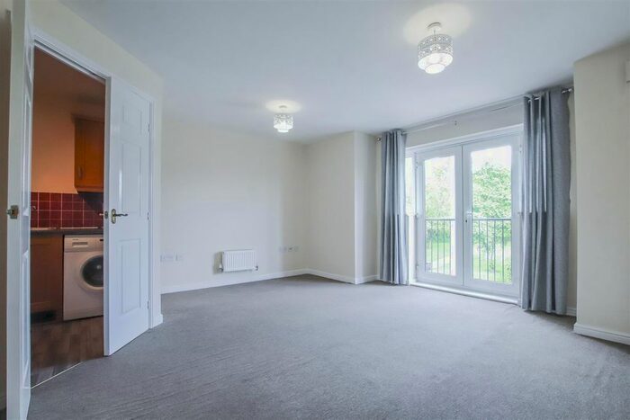 2 Bedroom Flat To Rent In Pinhigh Place, Salford, M6