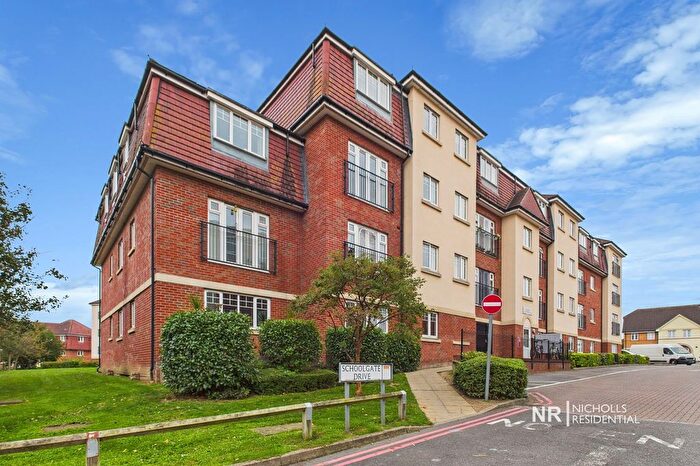 2 Bedroom Flat For Sale In Schoolgate Drive, Morden, Surrey., SM4