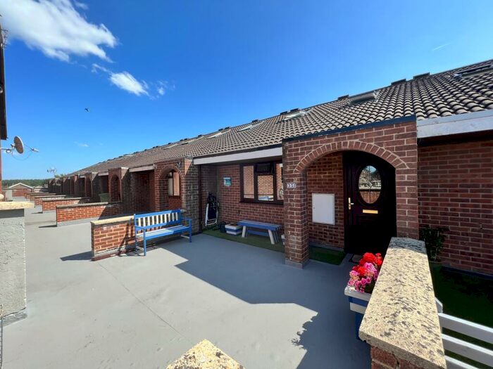 2 Bedroom Maisonette For Sale In Savile Way, Grove, Wantage, Oxfordshire, OX12