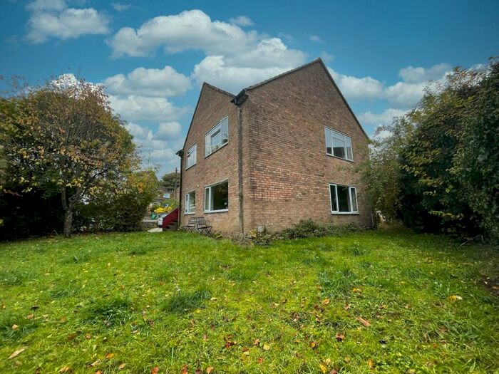 2 Bedroom Flat To Rent In Valley View Road, GL5