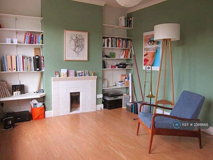 1 Bedroom Flat To Rent In Hollydale Road, London, SE15