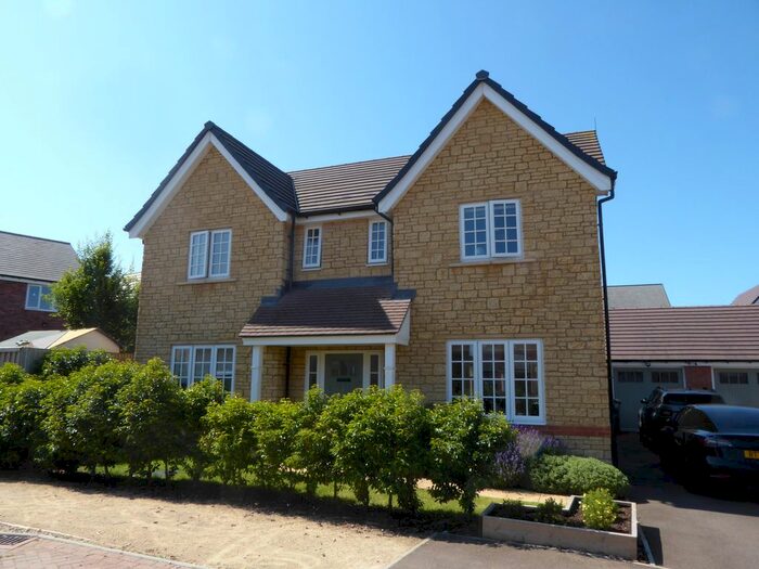 4 Bedroom Detached House To Rent In Wingate Close, Milton Keynes, MK19