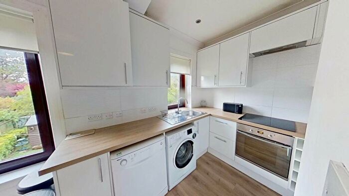 3 Bedroom Flat To Rent In Penrith Drive, Glasgow, G12