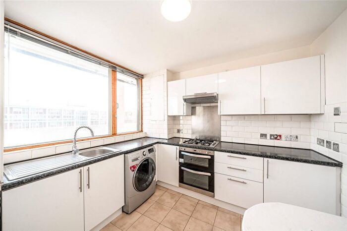 2 Bedroom Flat To Rent In Barrington Road, London, SW9