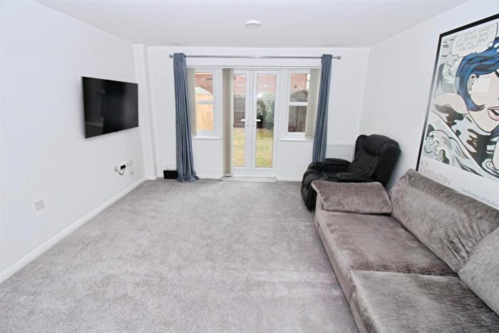 3 Bedroom Town House For Sale In Heatherwood Court, Bransholme, Hull, HU7