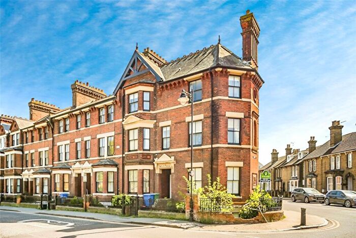 2 Bedroom Flat To Rent In South Road, Faversham, Kent, ME13