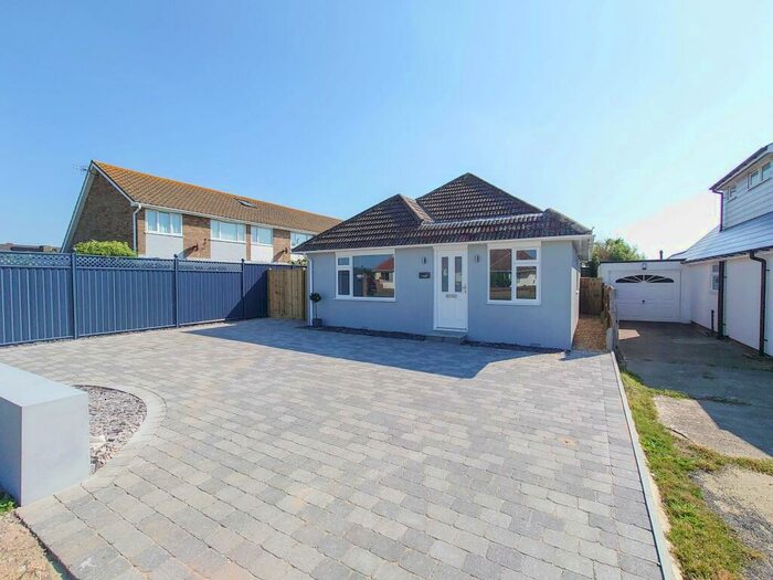 3 Bedroom Bungalow To Rent In Ambleside Avenue, Telscombe Cliffs, Peacehaven, BN10