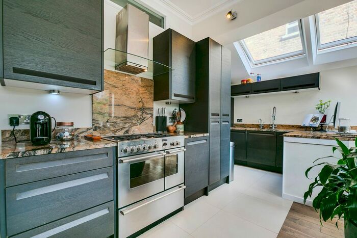4 Bedroom Flat To Rent In First Avenue, London, W3