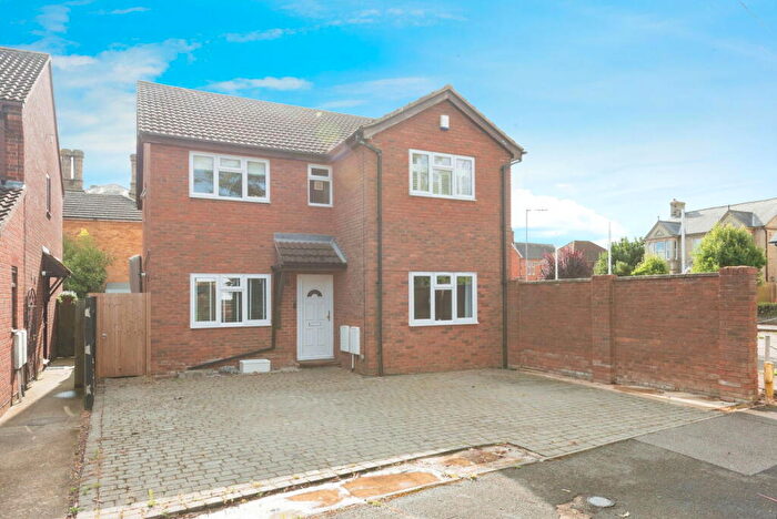 4 Bedroom Detached House For Sale In Iveldale Drive, Shefford, SG17