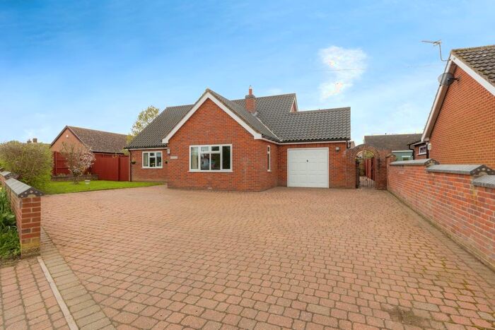 4 Bedroom Bungalow For Sale In Fen Street, Old Buckenham, Attleborough, Norfolk, NR17