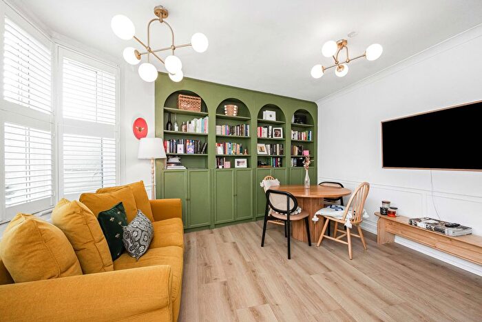 1 Bedroom Flat For Sale In High Road Leyton, Leyton, E10