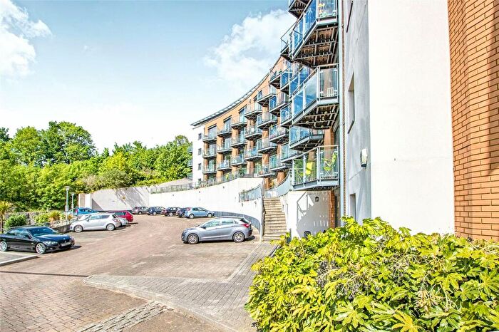 2 Bedroom Flat To Rent In The Eye, Barrier Road, Chatham, Kent, ME4