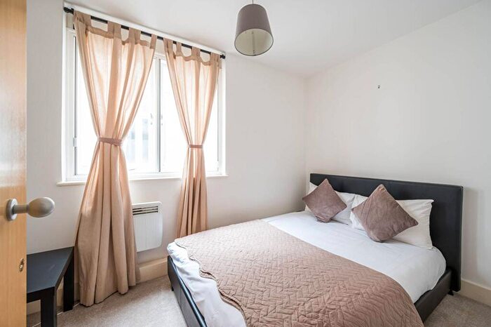 2 Bedroom Flat To Rent In Bride Court, City, London, EC4Y