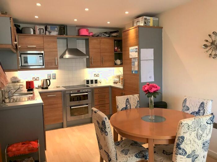 2 Bedroom Flat To Rent In The Meridian, Reading, RG1