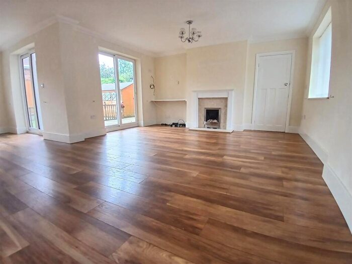 4 Bedroom Detached House For Sale In Glebe Road, Hinckley, LE10