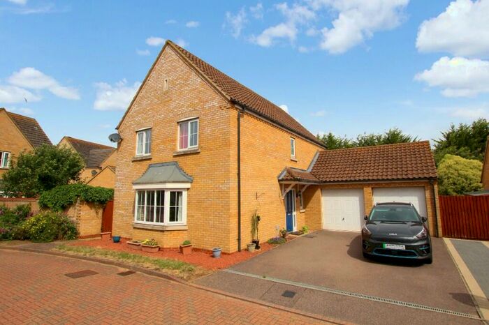 4 Bedroom Detached House To Rent In Goldfinch Drive, Sandy, Bedfordshire, SG19