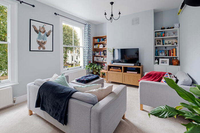 2 Bedroom Flat For Sale In Elmore Street, London, N1