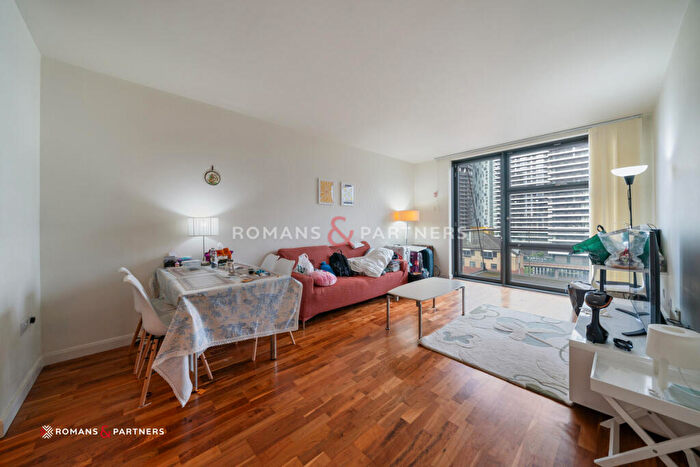 1 Bedroom Apartment To Rent In Discovery Dock West, Canary Wharf, E14