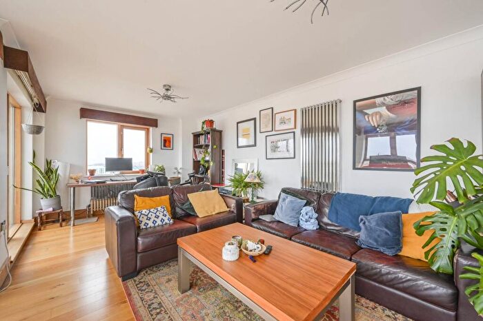 2 Bedroom Penthouse To Rent In Pancras Way, Bow, London, E3