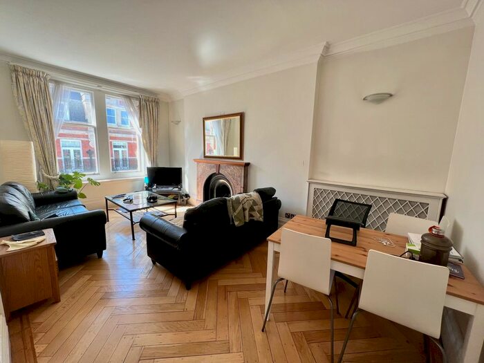 3 Bedroom Flat To Rent In Stafford Place, London, SW1E