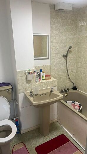2 Bedroom Flat To Rent In Old Park Mews, Hounslow, TW5