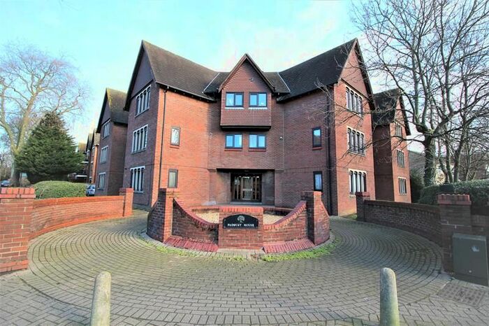 2 Bedroom Flat To Rent In Padbury House, Bromham Road, MK40